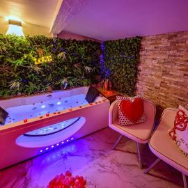 Suite cosy & Jacuzzi - Arles centre- climatisée, hotel em Arles