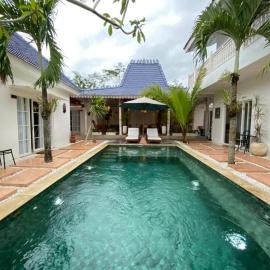 Taman Daun Homestay, Hotel in Darungan