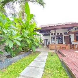 Villa Strelitzia، فندق في Jasri