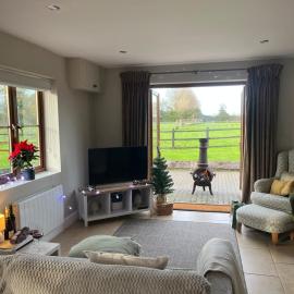 Cottage nestled in the heart of a stunning Suffolk Village, хотел в Chediston