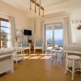 Coralina Cottage، فندق في Korithion