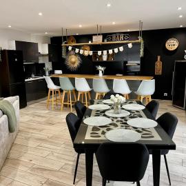 Maison chic et paisible, terrasse, spa et campagne