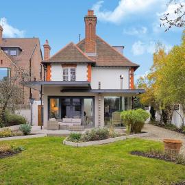 MUR1 - Modern and Stylish 6-bed House in Wimbledon