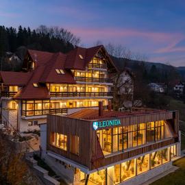 Pensiunea Leonida - RESORT LEONIDA، فندق في Poiana Ţapului