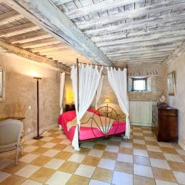 Belle chambre avec grand espace de vie - REVENTIN VAUGRIS, hotel in Reventin-Vaugris