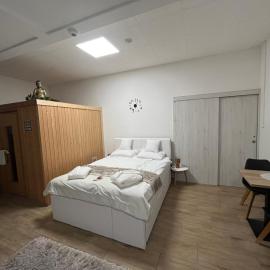 MaBy Wellness Apartment, hotel in Hegyeshalom