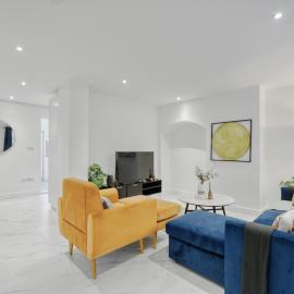Bright Modern Edgware Home with Garden & Parking Sleeps 6, hotel din Edgware