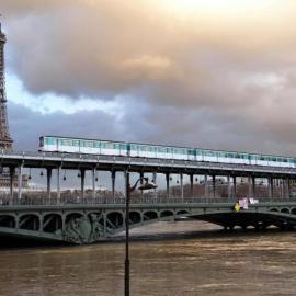 Chatillon Citea Capsule Chambre chez l'habitant Chatillon métro pour nuitée avec accès direct Paris centre et Espace limité en journée Paris sans nuitée accès limité 8h00-19h00 pour dépôt bagages, hotel in Châtillon