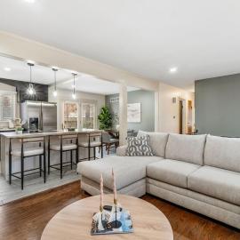 Nall Hills Gem! Great location & new interior!, hotel v destinácii Overland Park