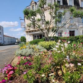 Hôtel et Restaurant Les2M, hotel em Fontenay-le-Comte