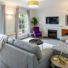 Garden Living Near Hagley Park + Large Parking