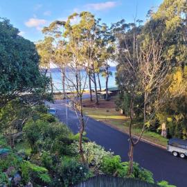 Cocora Beach Cottage - pet friendly, hotel i Eden