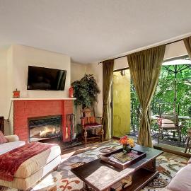 Downtown Redmond Townhouse by Stay Rested
