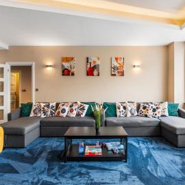 Spacious 2-Bedroom Apartment in Brighton Walk to Beach
