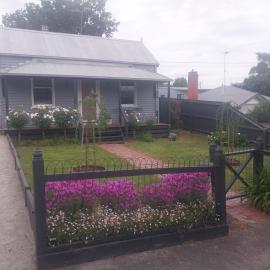 Lavender Cottage - Cute & Cosy Miner's Cottage