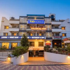 Via Yashraj Inn, hotel din Wagholi