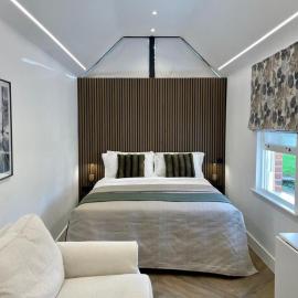 Boutique Cottage by Bishop's Stortford train station, easy to Stansted Airport & Parking, hotel a Bishops Stortford
