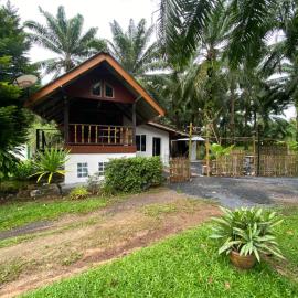 บ้านเพื่อนโฮมสเตย์ เขาพนม Friend House Homestay, hotel a Ban Thap Phon