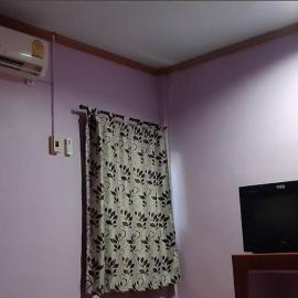 Saran Resort room 14, hotel in Ban Khok Wat