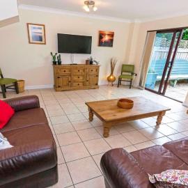 Oysters Sleeps 6 Modern Villa Dog Friendly