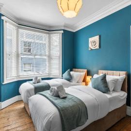 The Quirk & Timber Retreat with Free parking