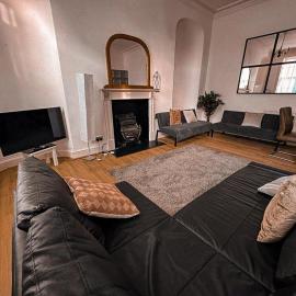 Central Lowestoft 3-Bed Flat | 2 Kings, Sleeps 5