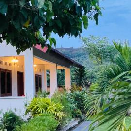 Singon LOMBOK Homestay and Surf, hotel in Selong Belanak