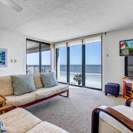Crescent Breeze - Oceanfront condo w lanai & pool