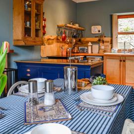 Rosebank Cottage، فندق في Borgue