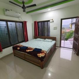Divyesh Holiday Home, hotel a Nagaon