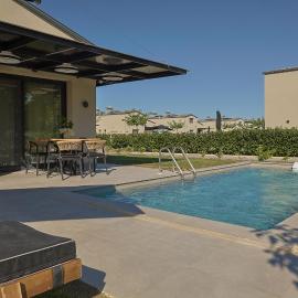 MERAKI - Seaside Pool Villa & Private Parking, hotel in Olympic Beach