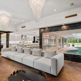 Luxury Villa Heated Indoor Pool – hotel w mieście Canton