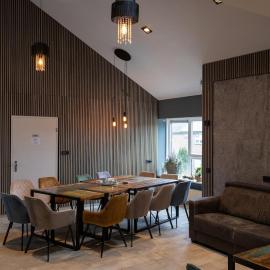 Groepsverblijf voormalig politiebureau 4 kamers, hotel i Ouddorp