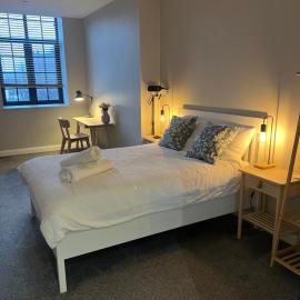 Chic Mill conversion beside Piece Hall & Eureka!, хотел в Халифакс
