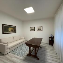 Elena's apartment - casa gialla, хотел в Quartesana