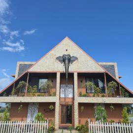 Aura Kabini by Tripture, hotel v destinácii Begūr