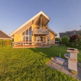 Ferienhaus mit Terrasse und Balkon, hotel u gradu Rehlin