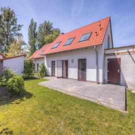 Ferienhaus mit großer Terrasse、レヒリンのホテル