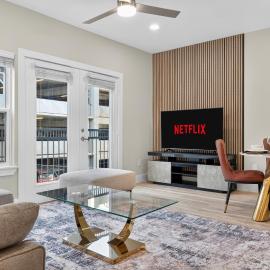 Stylish One Bedroom Uptown Dallas Stay with Free Parking near West Village