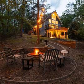 Bryce Chalet - Hot Tub, Game Room, Fire Pit, Pets, hotel em Basye