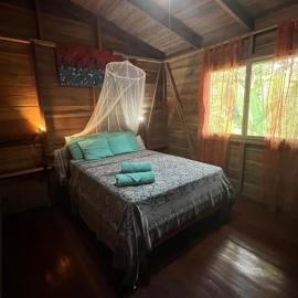 Casa Chilamate a Peaceful Stay Near Beach & Town, hotel v destinácii Cocles