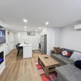 Deluxe 2-Bedroom Getaway Near Mahogany Lake