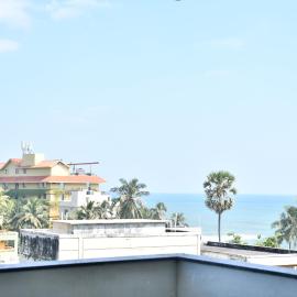 Elegant Beach View Flat , Bheemili, hotel in Bhīmunipatnam