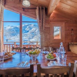 Cosy 4 bedroom chalet with hot tub (Chalet Velours), hotel a Saint-Marcel