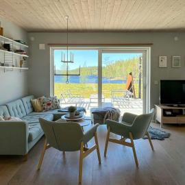 Lake Cottage With Sunsets Over Försjön