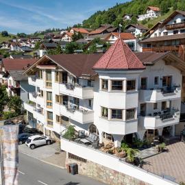 LAUDEGGHOF Ladis - Apartments with Castle Views