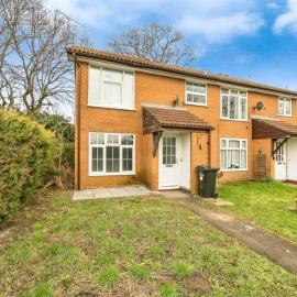 Newly Refurbished One Bedroom Ground Floor Flat, hotel u gradu 'Earley'