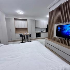 Ground Floor Studio โรงแรมในChişoda