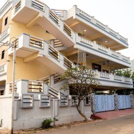 Blue Horizon - 3BHK Sea Facing Spacious Stay, hotel in Visakhapatnam