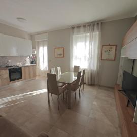 Mavin Apartments Cuneo, hotel en Cuneo
